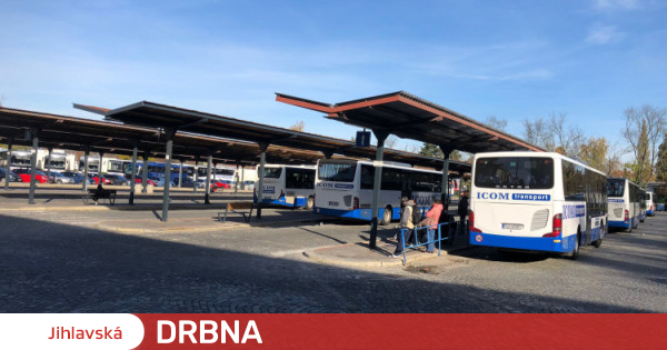 Opilý řidič autobusu vezl děti i dospělé z Kamenice do Jihlavy Měl 3 5