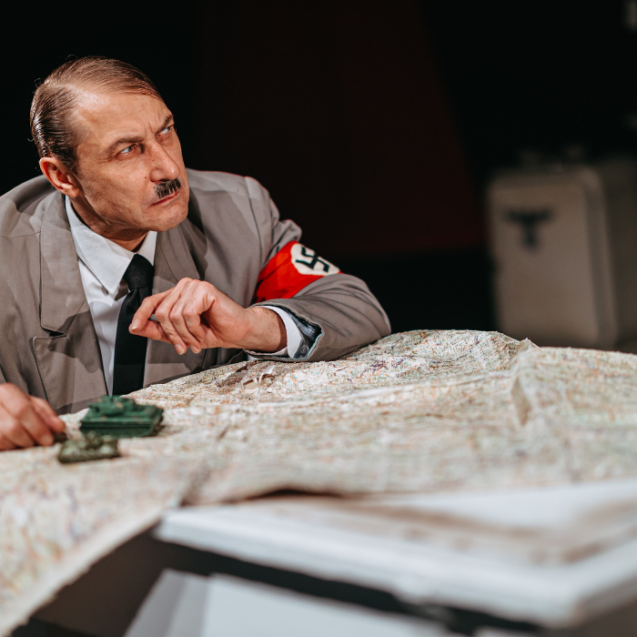 Doma u Hitlerů aneb Historky z Hitlerovic kuchyně - HaDivadlo