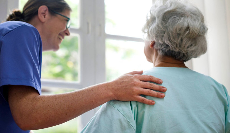 Predikce potřeb dlouhodobé péče: Česko čeká jeden z největších úkolů příštích desetiletí