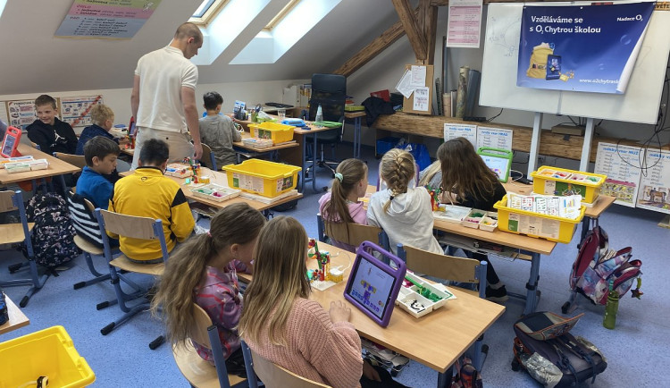 Nadace O2 rozdělí 5 milionů základním školám na podporu vzdělávání 