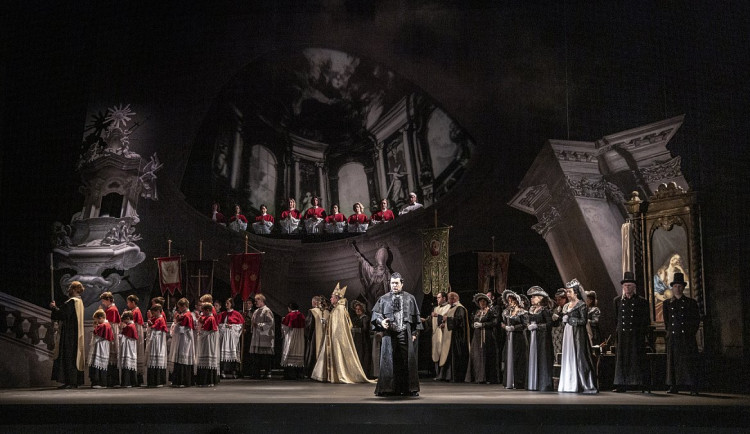 Tosca ve Státní opeře v kulisách roku z 1947