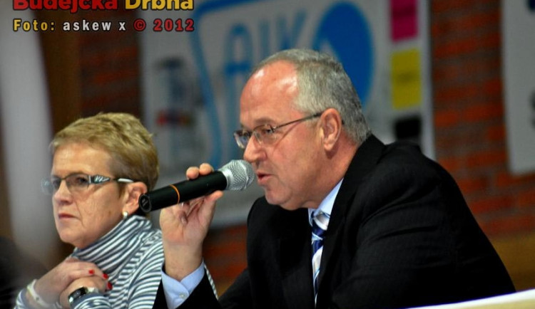 „Dusno“ kolem azbestu odstartovalo dusno ve třídách