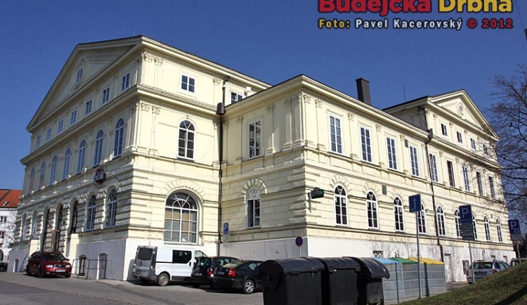 Jak produkovat kulturu a ustát to ekonomicky?