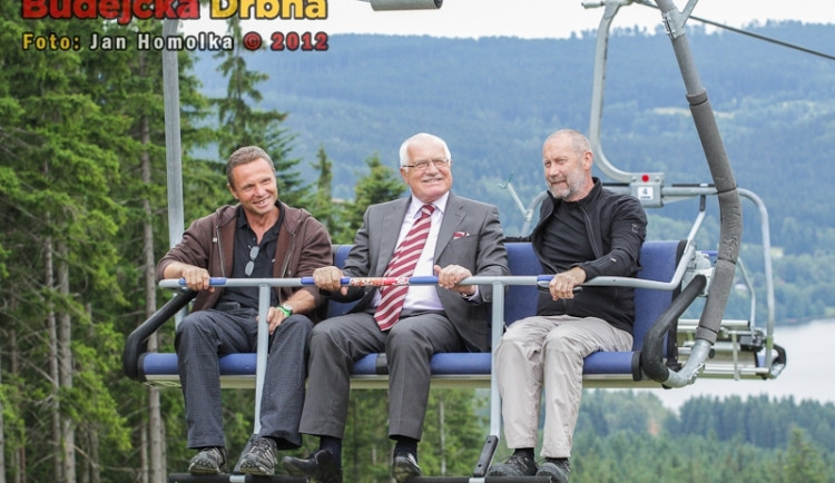 Po Stezce korunami stromů se na Lipně otevřela i kauza