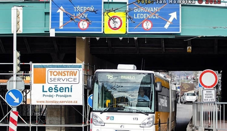 Řidiče čeká další uzavření viaduktu na Rudolfovské