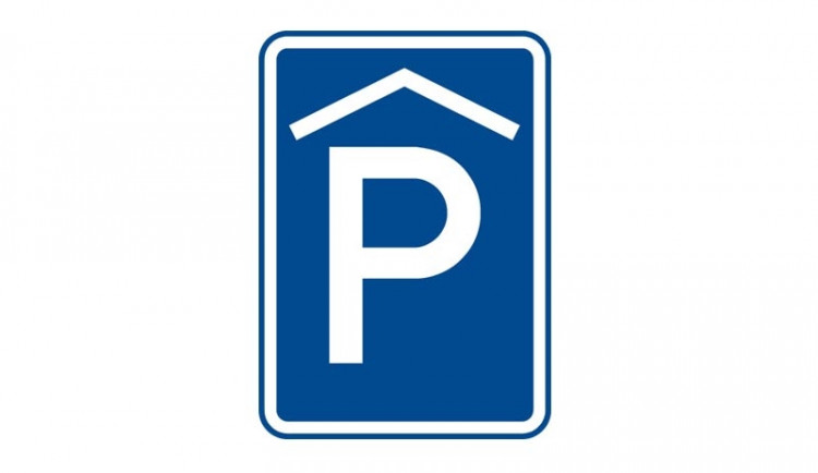 Naproti vazební věznici se začne stavět parkovací dům