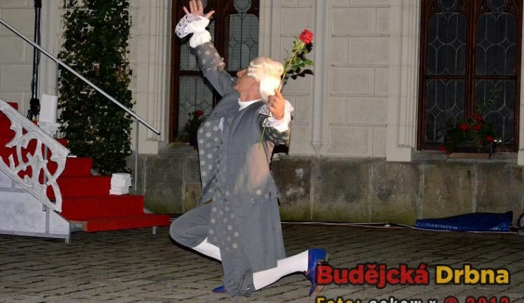 Nové letní výzvy pro hlubockého Casanovu