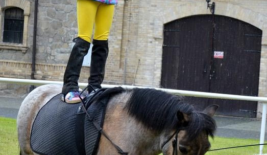 Děti oslavily svůj svátek jízdou na koni