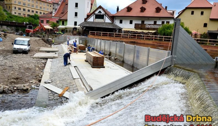 Příroda ukázala svou moc i jezu u Jelení lávky