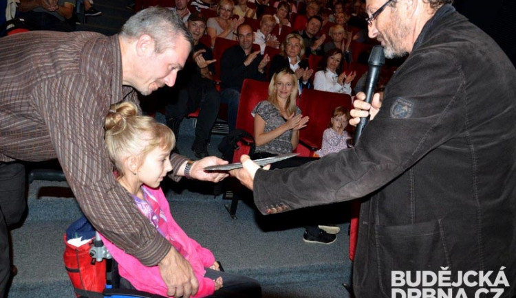 V Hluboké plavali žraloci, delfíni i plankton