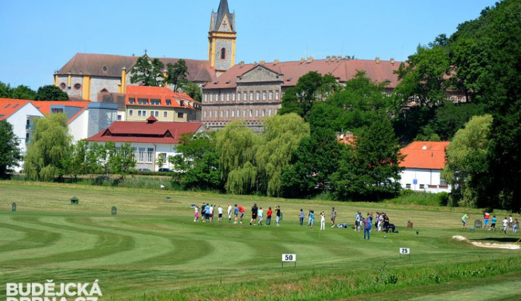 Golfové hřiště v Hluboké nad Vltavou otevřelo dveře dětem