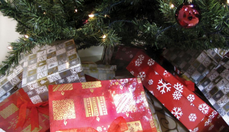 Vánoce na dluh – radost pod stromkem a novoroční exekuce