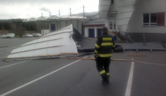 Zasahující hasiči