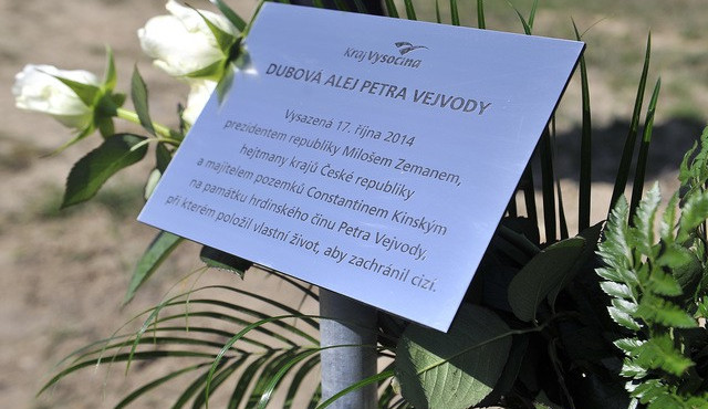 Alej v Novém Veselí nese jméno zavražděného studenta
