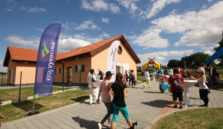 Kraj přestěhoval do rodinných domů klienty ústavu Těchobuz