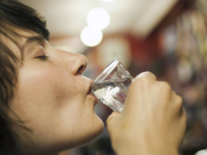 Na zábavní akci v Jihlavě se naléval alkohol nezletilým