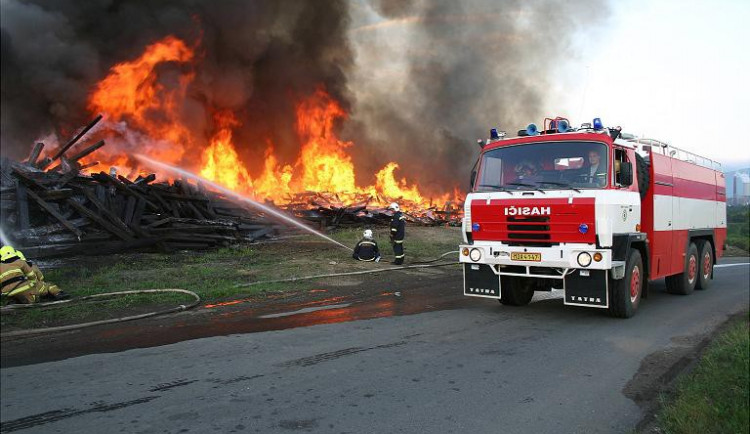 Ve Žďáru nad Sázavou hořel sklad s pyrotechnikou, jeden člověk se zranil