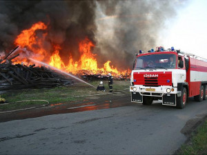 Ve Žďáru nad Sázavou hořel sklad s pyrotechnikou, jeden člověk se zranil