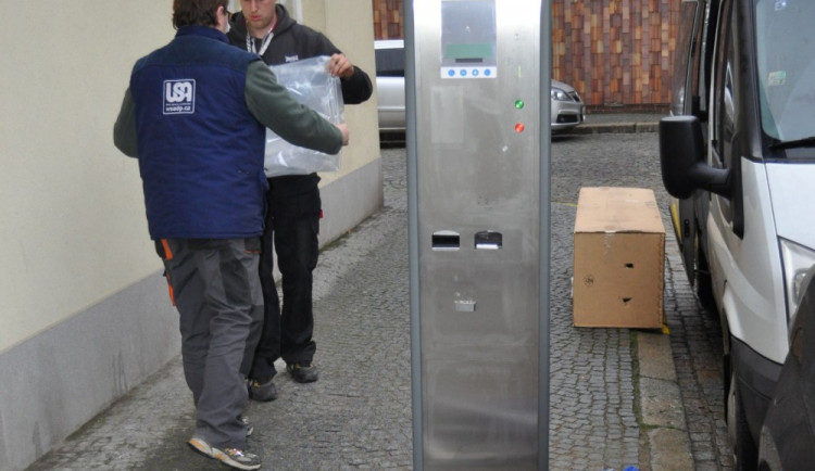 Nové parkovací automaty v centru Pelhřimova