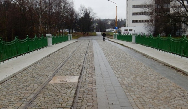 Žulová deska na mostě U Jánů