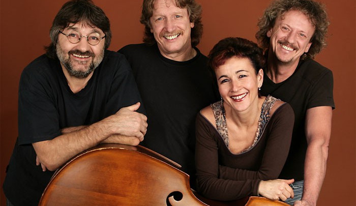 Včera začaly Vánoční prázdniny v Telči, na úvod zahráli Nezmaři