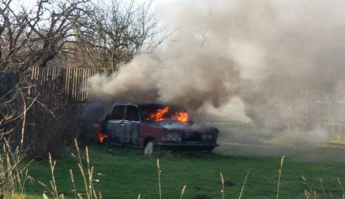 Požár starého vraku v Dolní Cerekvi