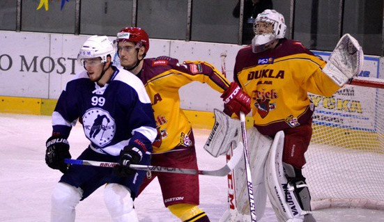 Dukla nezvládla závěr v Mostu, po porážce v nájezdech bere jen bod