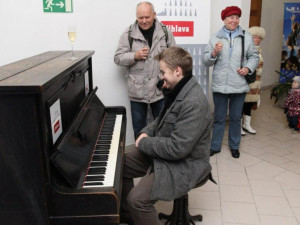 Jihlava má své již druhé veřejné piáno.