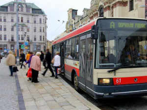 Za minulý rok bylo v MHD přistiženo skoro 3 tisíce neplatičů, stoupl počet útoků na revizory