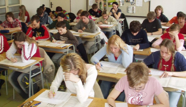Přihlášku na střední školy je možné podat do půlky března. Školy nabízí i přípravné přijímačky