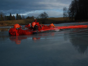 Krajští hasiči absolvovali výcvik na nádrži Trnávka