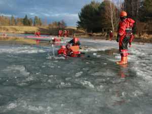 Krajští hasiči absolvovali výcvik na nádrži Trnávka