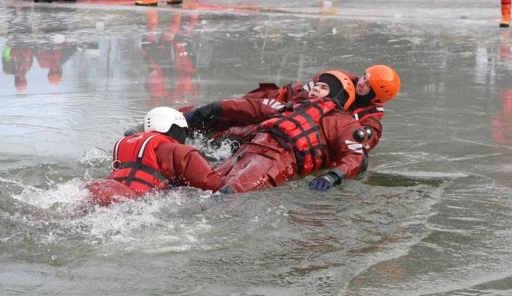 Krajští hasiči absolvovali výcvik na nádrži Trnávka