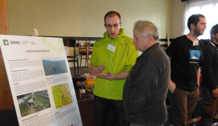 S geology ze SÚRAO v Rohozné debatovali odpůrci i příznivci úložiště