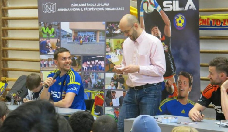 Fotbalisté na návštěvě jihlavské základní školy Jungmannova