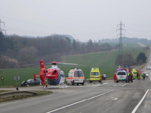 U benzinky v Dukovanech havarovala dvě auta. Výsledkem jsou čtyři zranění lidé