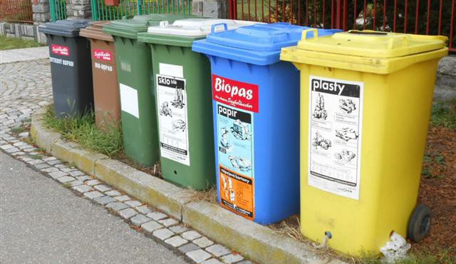 POLITICKÁ KORIDA: Bude vývoz popelnic jednou za dva týdny dostačující?