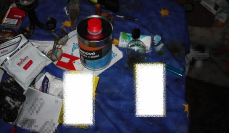 Kriminalisté na Jihlavsku odhalili varnu pervitinu. Trojici mužů hrozí až desetiletý trest