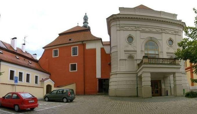 Pelhřimovské divadlo ponese od pondělí jméno slavného rodáka Lubomíra Lipského