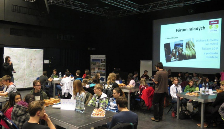 Mladí se vyjádřili: Líbí se jim Vysočina Fest, vadí jim nedopalky cigaret a "pozitivní diskriminace"