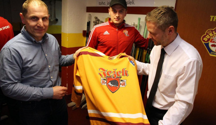 Zástupci města a kraje sehrají hokejové utkání. Bude se probírat i budoucnost hokejového stadionu