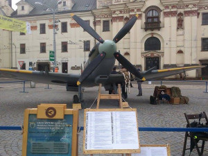 Přehlídka vojenské techniky na Masarykově náměstí - doprovodný program k modelářské soutěži