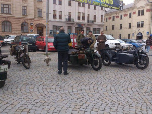 Přehlídka vojenské techniky na Masarykově náměstí - doprovodný program k modelářské soutěži