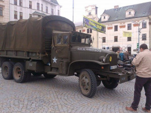 Přehlídka vojenské techniky na Masarykově náměstí - doprovodný program k modelářské soutěži
