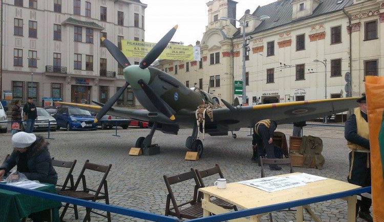 Přehlídka vojenské techniky na Masarykově náměstí - doprovodný program k modelářské soutěži