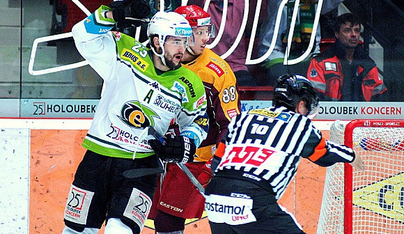 V prvním barážovém utkání Dukla neuspěla, Karlovým Varům podlehla 3:6