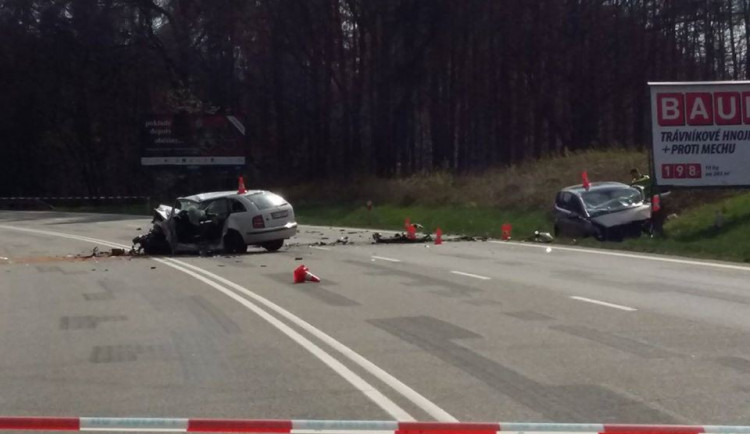 Střet dvou osobních aut zastavil provoz směrem na Český Krumlov