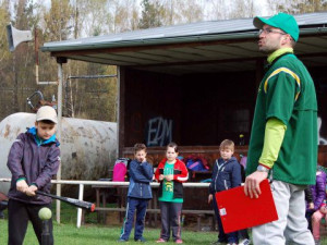 Děti ze základních škol si v rámci turnaje vyzkoušely, jaké to je hrát baseball