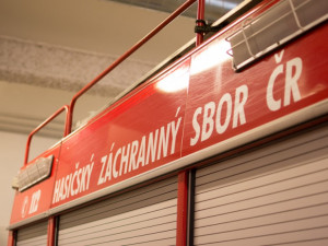 Při dnešním požáru rodinného domu v Chlístově na Třebíčsku zemřeli dva lidé a pes