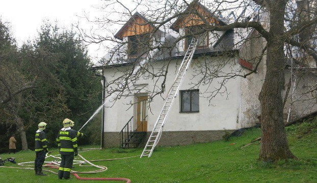 Ve Zbinohách hořela zemědělská usedlost. Škoda jde do miliónů korun